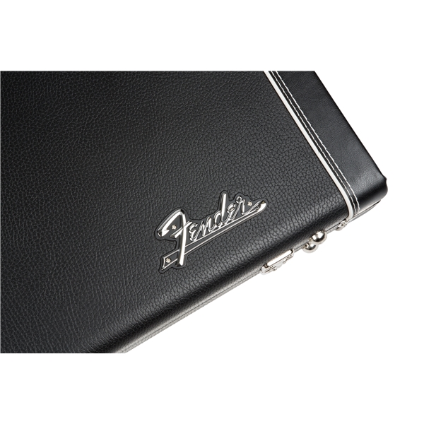 Fender® Pro Series Bass Cases Accessories