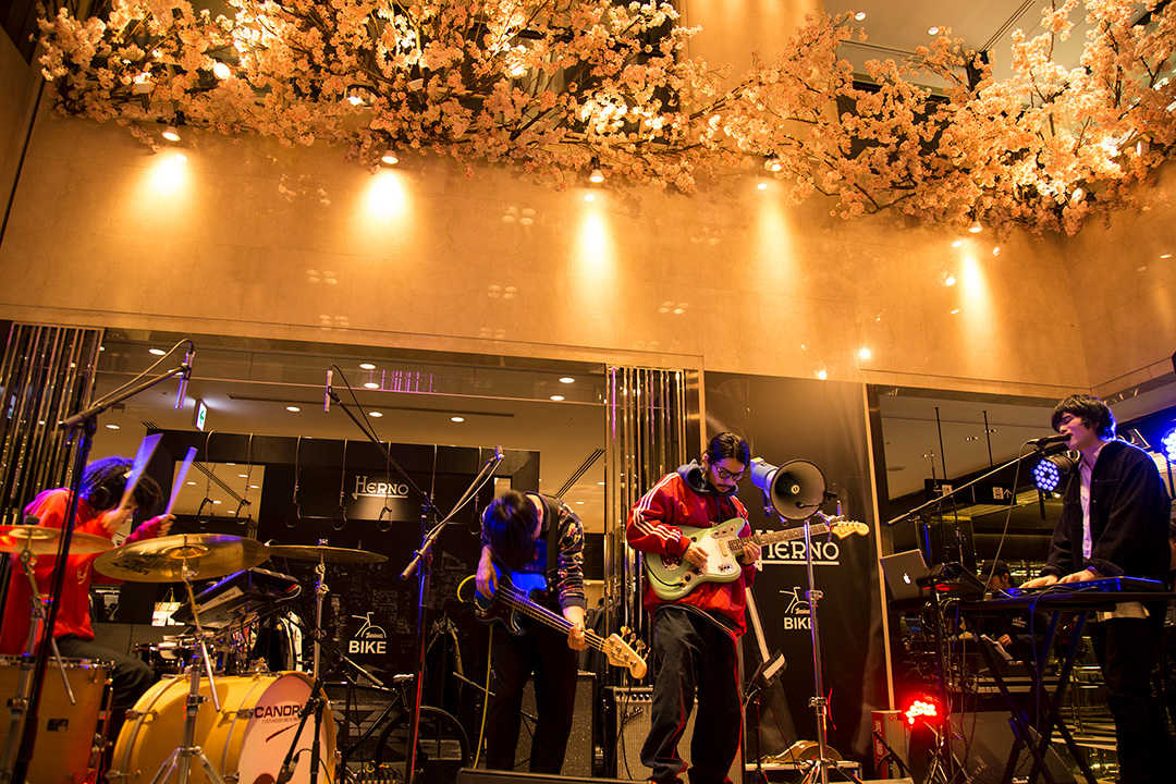 Spring Night」 feat. King Gnu、ドミコ  Fender